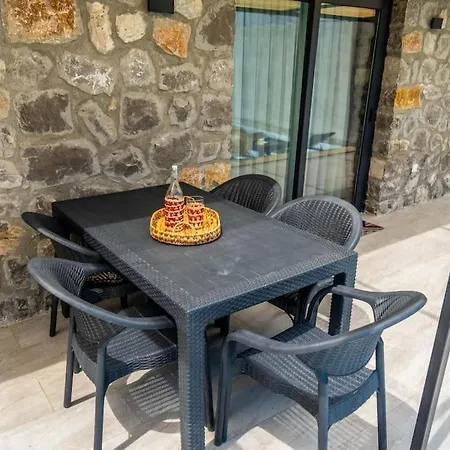 Ali 2 Apartment *